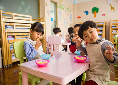 boy-chair-children-1001914.jpg