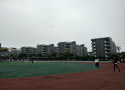 學校運動場.jpg