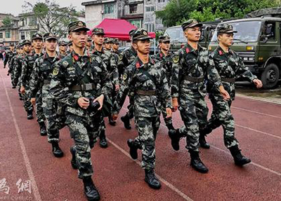 宜賓商職校學(xué)生軍訓(xùn)圖片